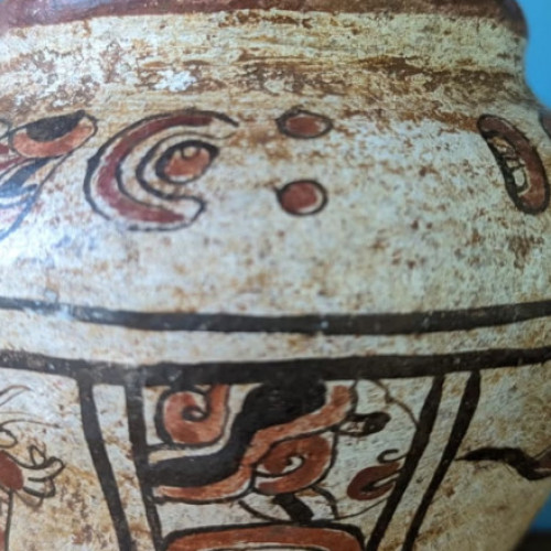 O femeie descoperă o comoară neprețuită într-un magazin de vechituri