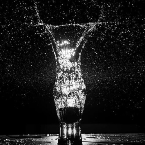 Cum să îți asiguri apa curată prin întreținerea bidoanelor și dozatoarelor