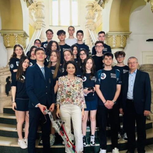 Echipa de Robotică a Colegiului "B.P. Hasdeu," Calificată la "Chicago Robotics Invitational"