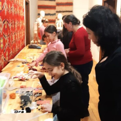 Atelier de confectionat ii in miniatura la Muzeul de Etnografie "Vergu-Manaila"