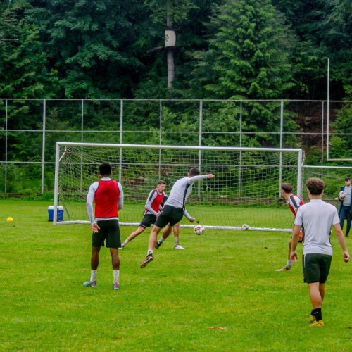 Antrenamente intense pentru Poli Iași în Copou: pregătiri pentru noii veniți și meciuri amicale