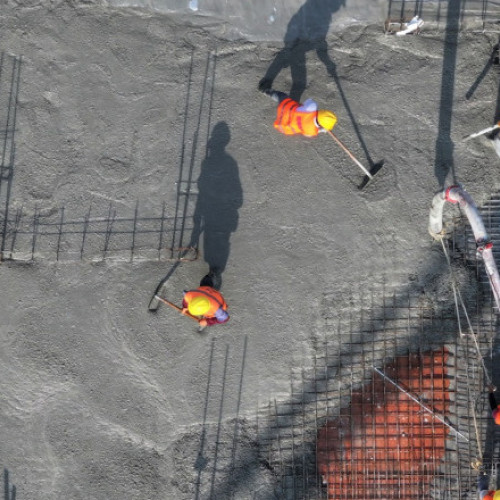 Muncitorii din construcții, greu încercați de valurile de căldură