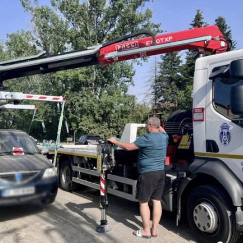 Operațiunea de eliberare a domeniului public de vehicule abandonate continuă în Sectorul 6