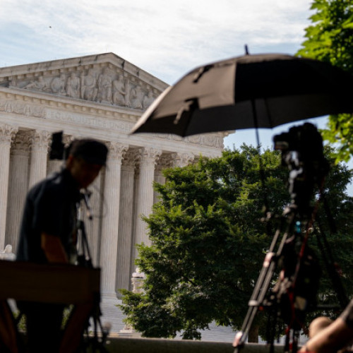 Victorie la Curtea Supremă a SUA: Persoanele acuzate de violență domestică nu au dreptul de a deține arme