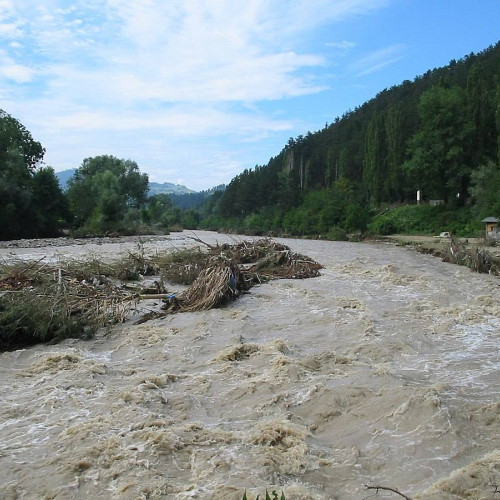 Atenționare hidrologică pentru mai multe râuri din România