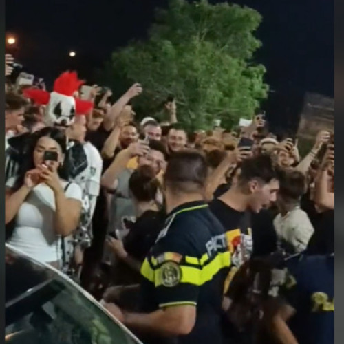 Scandal uriaș în parcarea unui mall din București