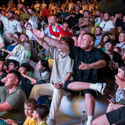 Suporterii români s-au adunat pe Calea Victoriei pentru a urmări meciul cu Belgia