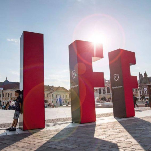 Filme indiene triumfă la TIFF: "Fetele tot fete" și "Fata îndărătnică" printre marii câștigători