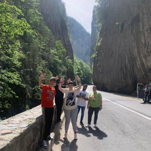 Tinerii de la Centrul "Sfânta Maria" din Golești beneficiază de sprijinul elevilor voluntari