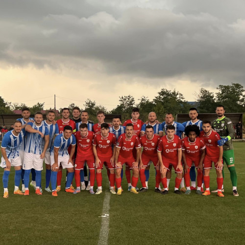 Atacanți și fundași semnează pentru noi perioade la echipele lor