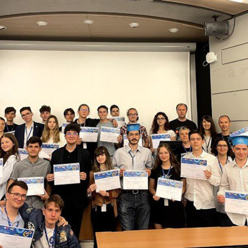 Programul de Internship pentru Elevi de Liceu Români la CERN