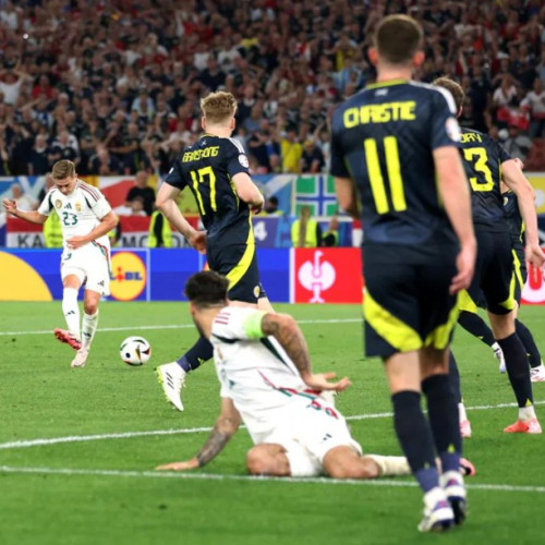 Selecționata Ungariei încă speră la calificarea în optimile Campionatului European de fotbal după o victorie dramatică împotriva Scoției