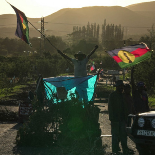 Incendii și ciocniri violente în Noua Caledonie