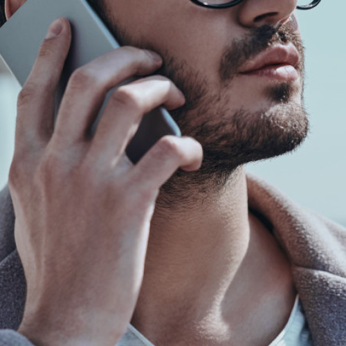 Explozia rețelelor sociale și era digitală afectează capacitatea de comunicare directă