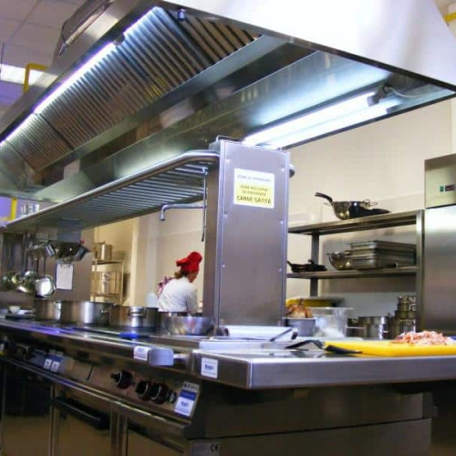 Zilele de Rusalii aduc o zi liberă pentru muncitorii români