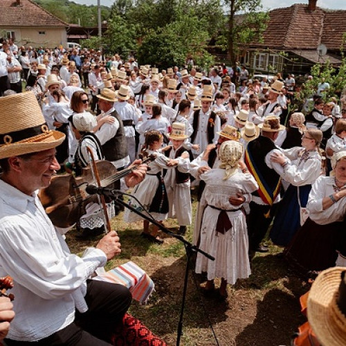 Răzbunare politică la Ansamblul Folcloric "Doruri Satmarene"