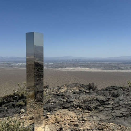 Monolit misterios descoperit în deșertul din apropierea orașului Las Vegas