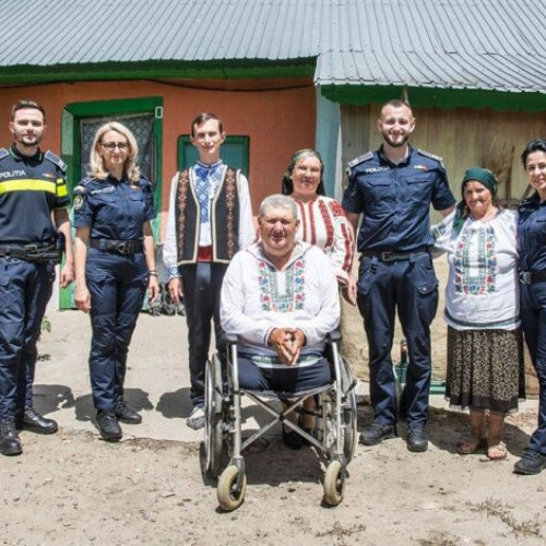 Elev din Buzău, elogiat de polițiști de "Ziua Universală a Iei Românești"