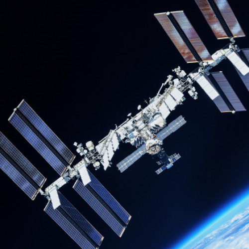 O familie din Florida dă în judecată NASA după ce casa le-a fost lovită de resturi spațiale