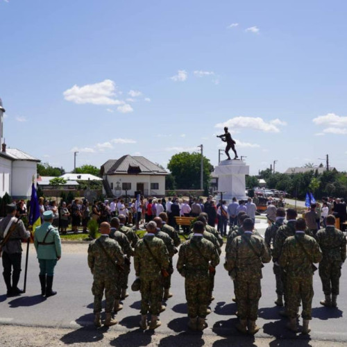 Dezvelirea unui monument dedicat eroilor din comuna Poiana