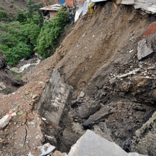 Consiliul Județean aprobă refacerea drumurilor afectate de alunecările de teren