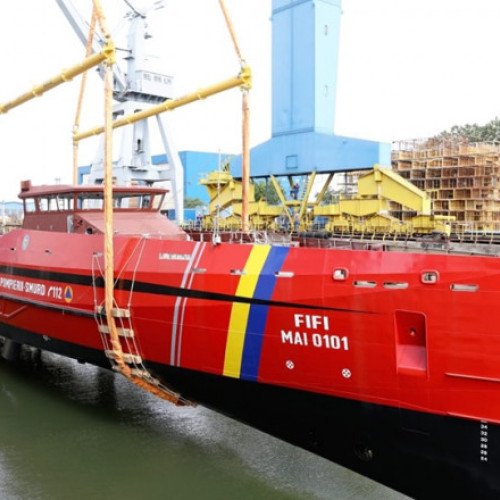 Navele de salvare ale pompierilor zac nefolosite în port