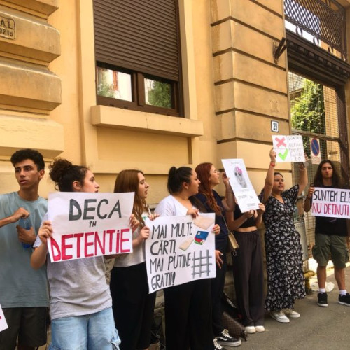 Protest al asociațiilor de elevi în fața Ministerului Educației