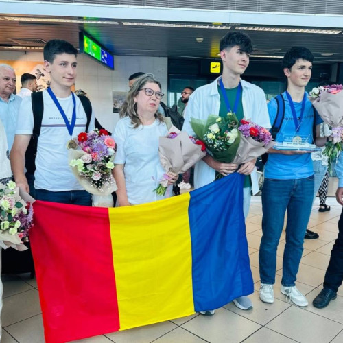 Elevi români triumfători la Balcaniada de Fizică