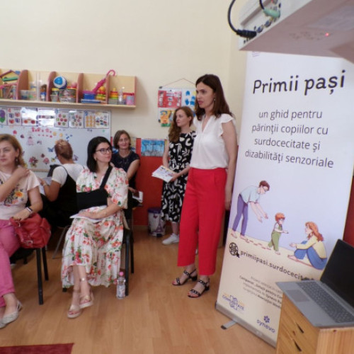 La Oradea a fost lansat ghidul "Primii pasi: un ghid pentru parintii copiilor cu surdocecitate si dizabilitati senzoriale", disponibil si online