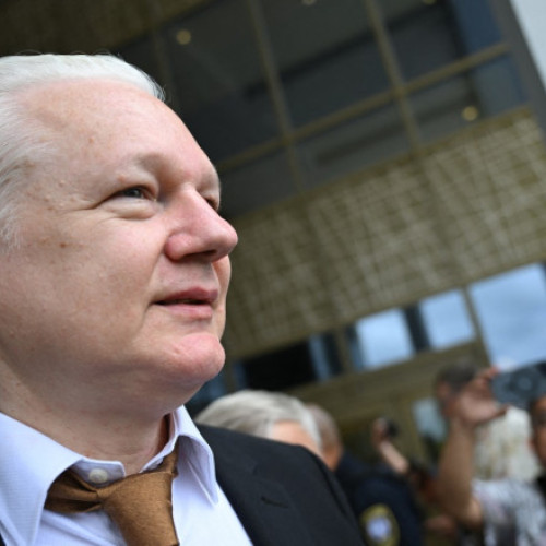 Avionul cu care Julian Assange a plecat din Insulele Mariane spre Australia este același cu cel folosit de Taylor Swift