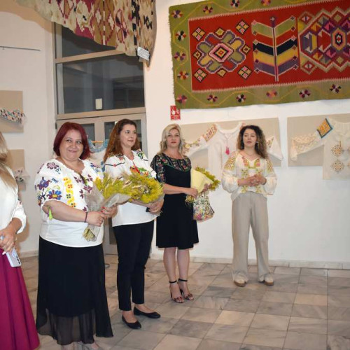 la Complexul Muzeal "Iulian Antonescu" din Bacău a fost vernisată expoziția "IA, tradiție și nostalgie"