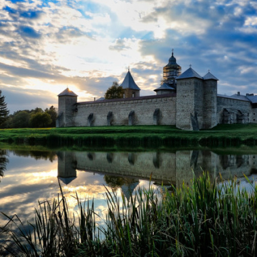 Pagina de Facebook a Mănăstirii Dragomirna spartă de hackeri