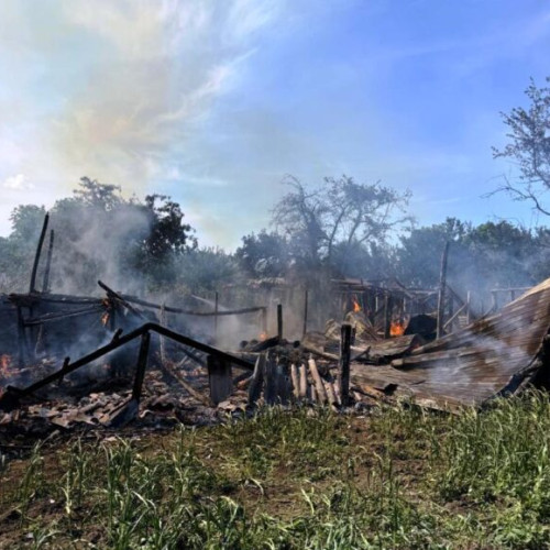 Incendiu devastator în satul Verdea: o locuință și trei anexe, cuprinse de flăcări