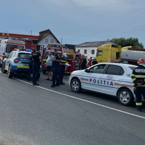 Accident rutier pe autostrada Sibiu-Sebeș: un microbuz școlar implicat