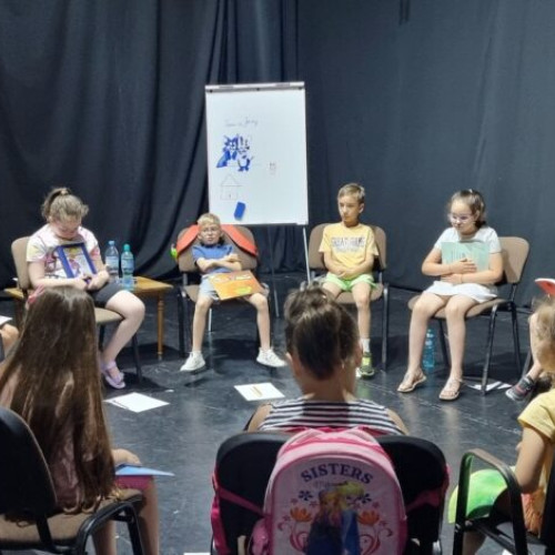 A început clubul de lectură la Teatrul "George Ciprian"