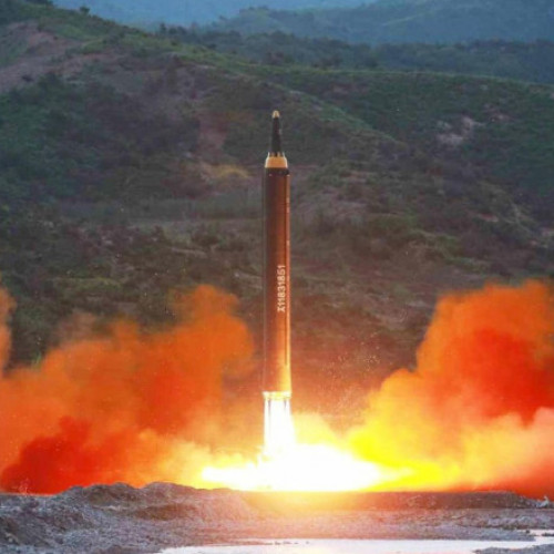 Coreea de Nord sustine ca a testat cu succes o racheta cu focoase multiple