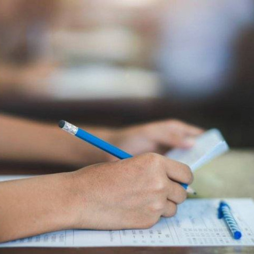 Evaluarea Națională pentru clasa a VIII-a continuă cu proba scrisă la Matematică