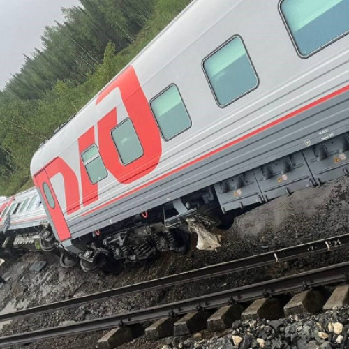 20 de persoane rănite în urma deraierii unui tren în nordul Rusiei