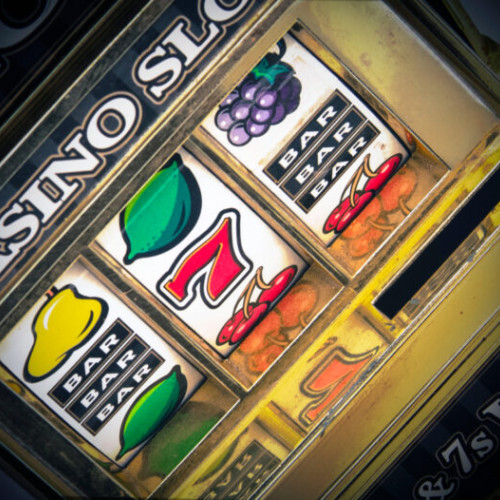 Evoluția jocurilor de păcănele: de la rolele mecanice la sloturile hibride și RPG-uri