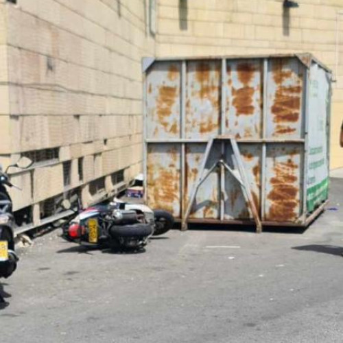 Incident în parcarea Iulius Mall Cluj: Scuter lovit de un autoturism