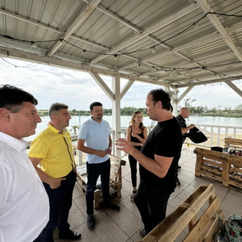 Charlie Ottley filmează la Ghioroc pentru sezonul trei al serialului „Flavours of Romania”