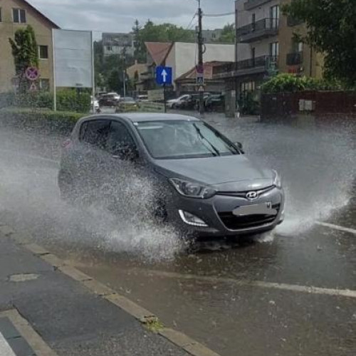 Mai multă atenție la pietoni pe ploaie în Cluj