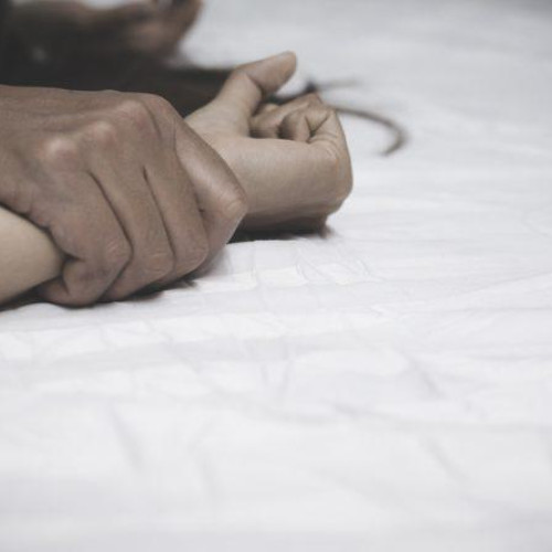 Timișoara: Femeie abuzată sexual a fost amenințată de sora agresorului pentru a-și retrage plângerea