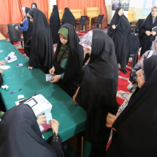 Iranienii se pregătesc să aleagă un nou președinte: Boicot și controverse