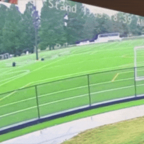 Groapă uriașă la un teren de fotbal din Illinois