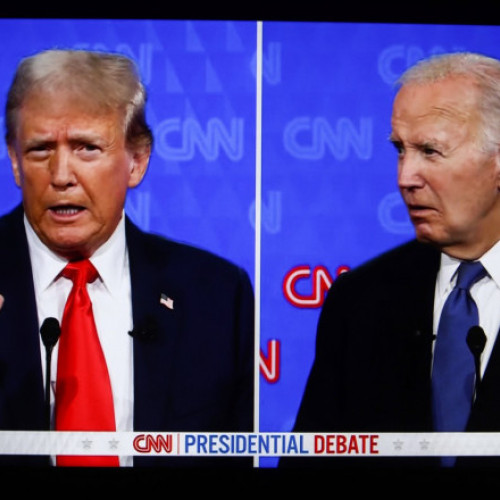 <pre><code class="language-markdown">### Majoritatea alegătorilor din SUA crede că Donald Trump a câștigat dezbaterea cu Joe Biden

Un sondaj realizat de CNN arată că majoritatea alegătorilor americani consideră că fostul președinte Donald Trump l-a depășit pe actualul președinte, Joe Biden, în dezbaterea de joi din studioul CNN Atlanta. Conform datelor, 67% dintre telespectatorii care au urmărit dezbaterea consideră că republicanul Donald Trump a avut o performanță mai bună, comparativ cu 33%, care au fost de părere opusă.

Sondajul CNN relevă că majoritatea respondentilor nu au încredere reală în capacitatea lui Joe Biden de a conduce țara. De asemenea, o majoritate consideră că dezbaterea a avut un impact redus sau chiar inexistent asupra modului lor de a vota pe 5 noiembrie.

Printre alegătorii republicani, un procent semnificativ de 96% a votat în favoarea lui Donald Trump ca fiind cel care s-a descurcat mai bine în dezbatere. În contrast, 69% dintre alegătorii democrați l-au perceput pe Joe Biden ca având o prestație superioară.

Pe de altă parte, 81% dintre participanți au afirmat că dezbaterea nu a influențat deloc decizia lor privind alegerea președintelui. În schimb, 14% au mărturisit că evenimentul i-a determinat să reflecteze, fără a-și schimba însă opinia inițială. Doar 5% au declarat că și-au modificat opțiunea de vot după ce au urmărit dezbaterea.

CNN subliniază că rezultatele acestui sondaj reflectă opiniile alegătorilor care au urmărit dezbaterea și nu sunt neapărat reprezentative pentru opiniile întregului electorat american care va vota la alegerile prezidențiale din noiembrie.
</code></pre>
