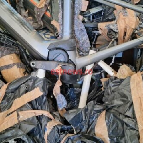 Politistii de frontiera din Albita descopera biciclete electrice furate