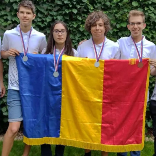 Elevii români au obținut medalii de argint și bronz la Olimpiada Central Europeană de Informatică