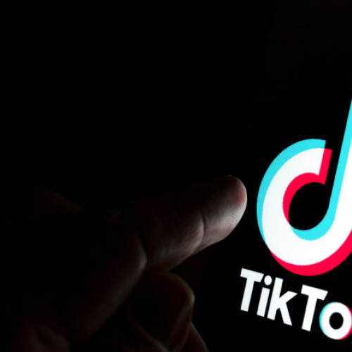 Guvernul din Kosovo interzice aplicatia TikTok pe telefoanele angajaților