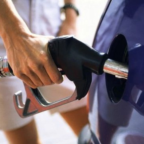 Creșterea prețurilor la carburanți: Accizele mărite duc la scumpiri semnificative